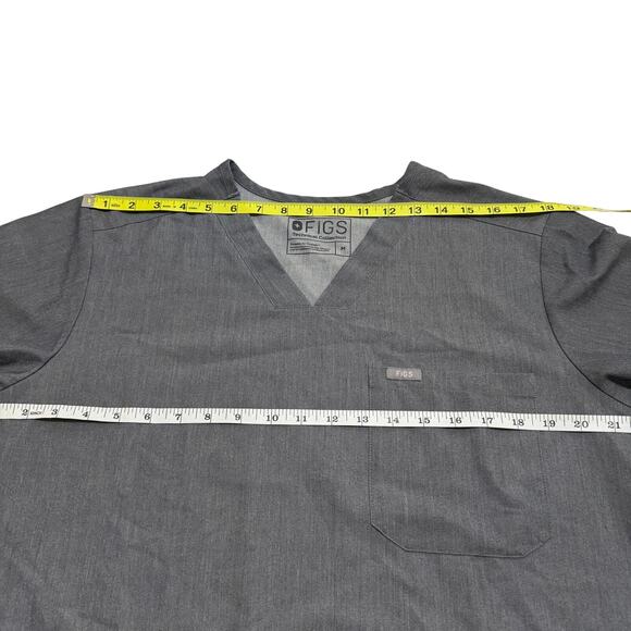 EUC Figs men’s gray scrub top sz M front pocket nurse attire workwear gently usd - Picture 7 of 13